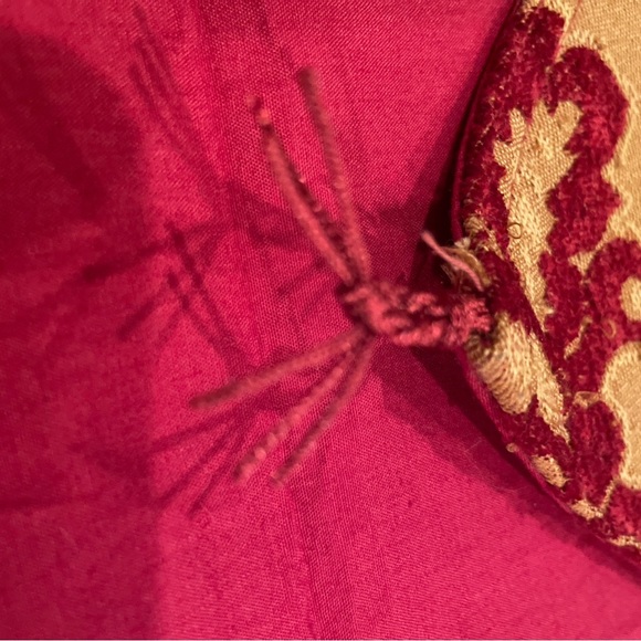 Pier 1 Elegant Textured Brocade Table Runner Burgundy Gold Holiday - Picture 2 of 8